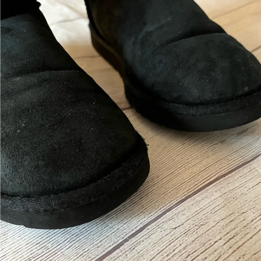 Ugg button accent black suede boots sz 7